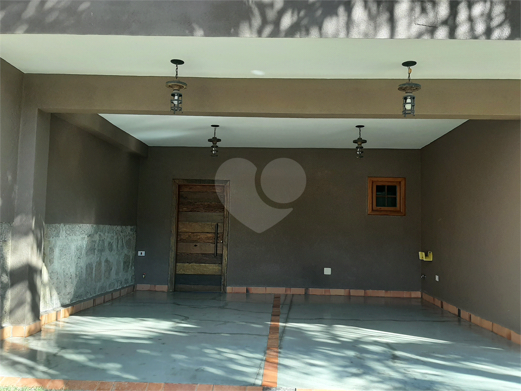 Sobrado em condomínio fechado com 4 suítes,  e 4 vagas de garagem, piscina e quintal gourmet