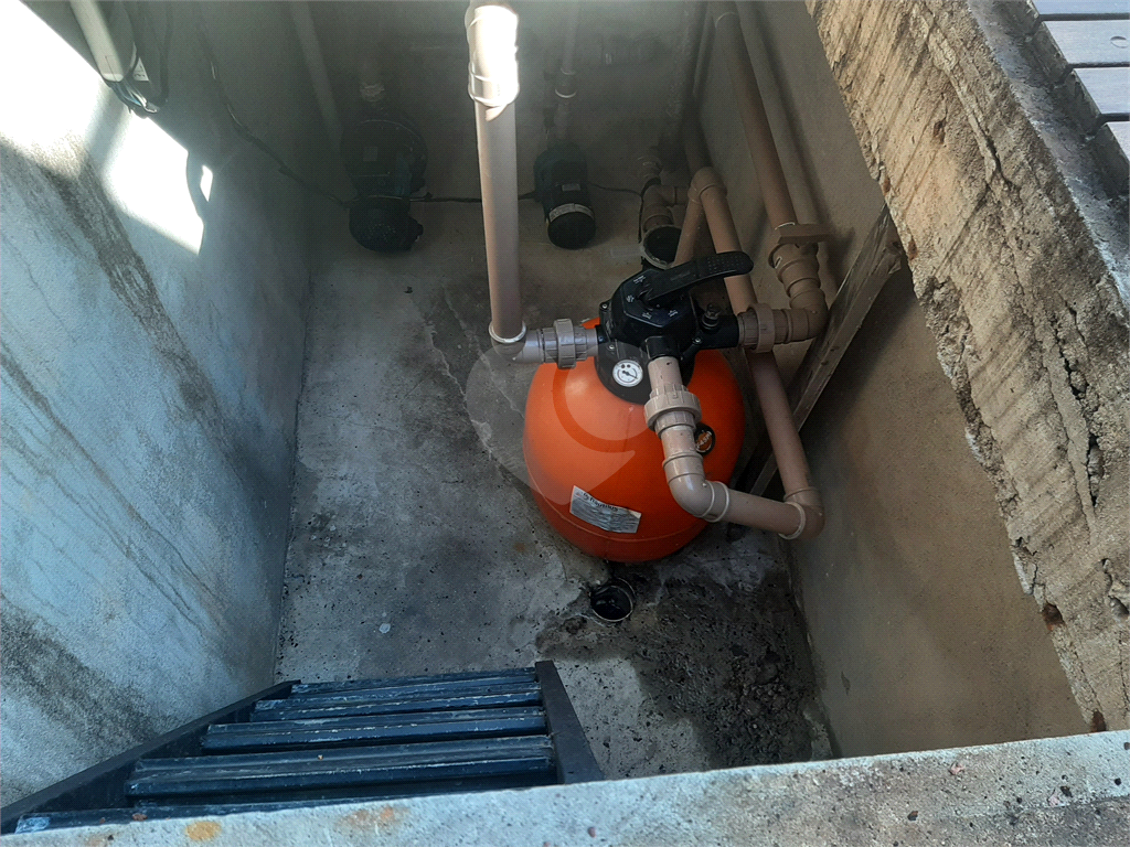 Sobrado em condomínio fechado com 4 suítes,  e 4 vagas de garagem, piscina e quintal gourmet