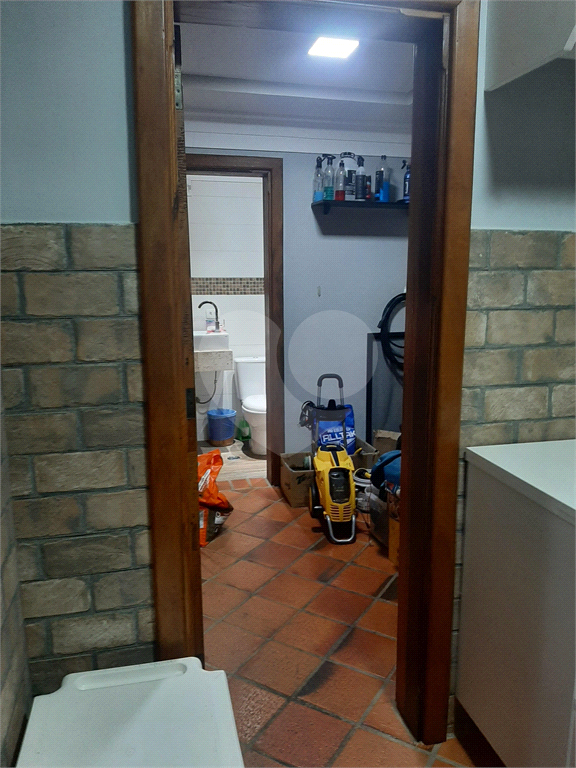 Sobrado em condomínio fechado com 4 suítes,  e 4 vagas de garagem, piscina e quintal gourmet