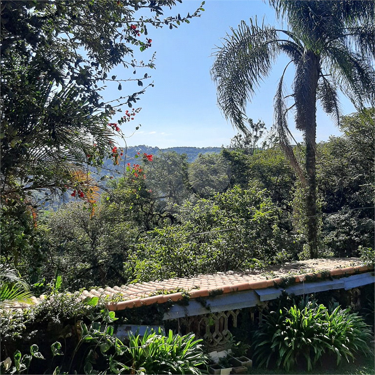 Chácara em Mairiporã a 20km de São Paulo, com 4 mil m2, sendo  4 suítes, piscina, quadra, 8 vags