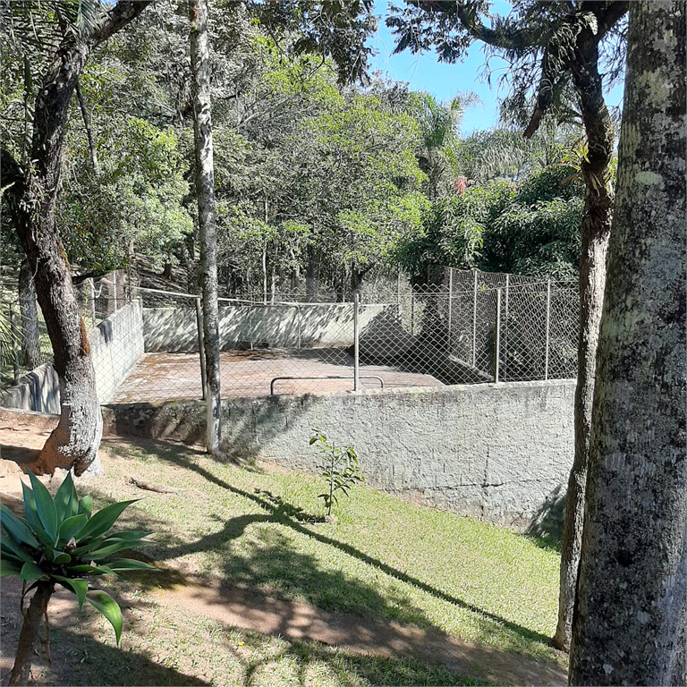 Chácara em Mairiporã a 20km de São Paulo, com 4 mil m2, sendo  4 suítes, piscina, quadra, 8 vags