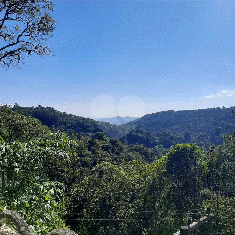 Chácara em Mairiporã a 20km de São Paulo, com 4 mil m2, sendo  4 suítes, piscina, quadra, 8 vags