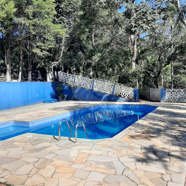 Chácara em Mairiporã a 20km de São Paulo, com 4 mil m2, sendo  4 suítes, piscina, quadra, 8 vags