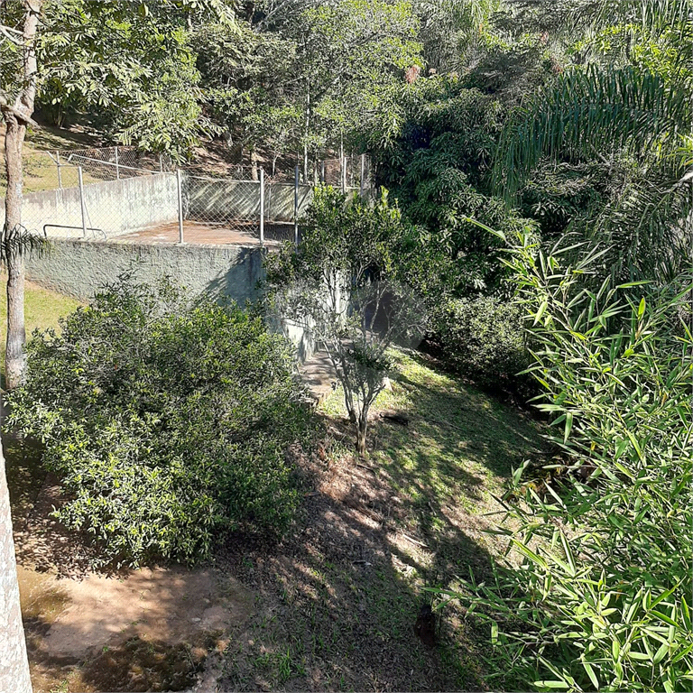 Chácara em Mairiporã a 20km de São Paulo, com 4 mil m2, sendo  4 suítes, piscina, quadra, 8 vags