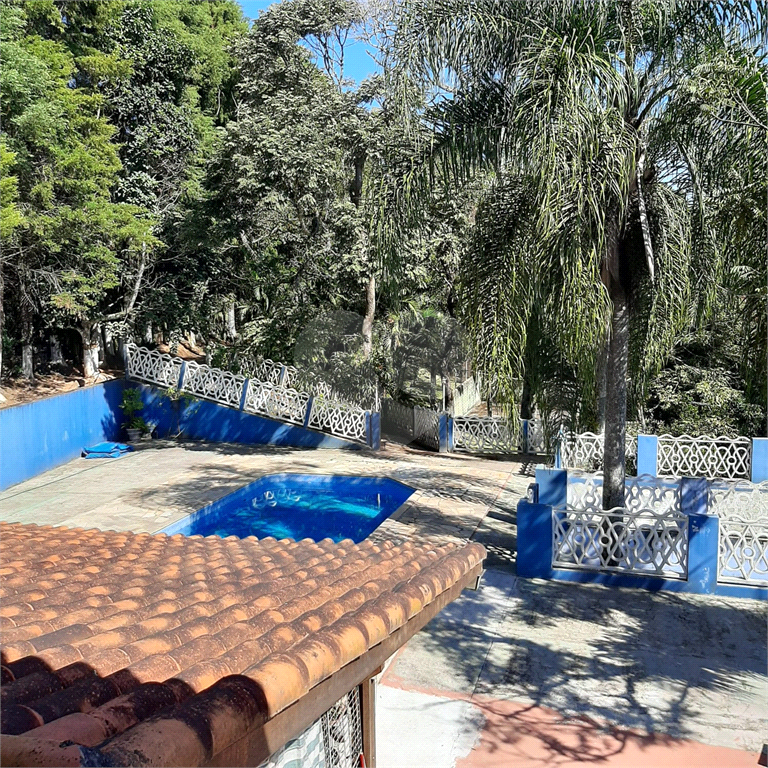 Chácara em Mairiporã a 20km de São Paulo, com 4 mil m2, sendo  4 suítes, piscina, quadra, 8 vags