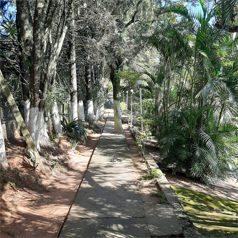 Chácara em Mairiporã a 20km de São Paulo, com 4 mil m2, sendo  4 suítes, piscina, quadra, 8 vags