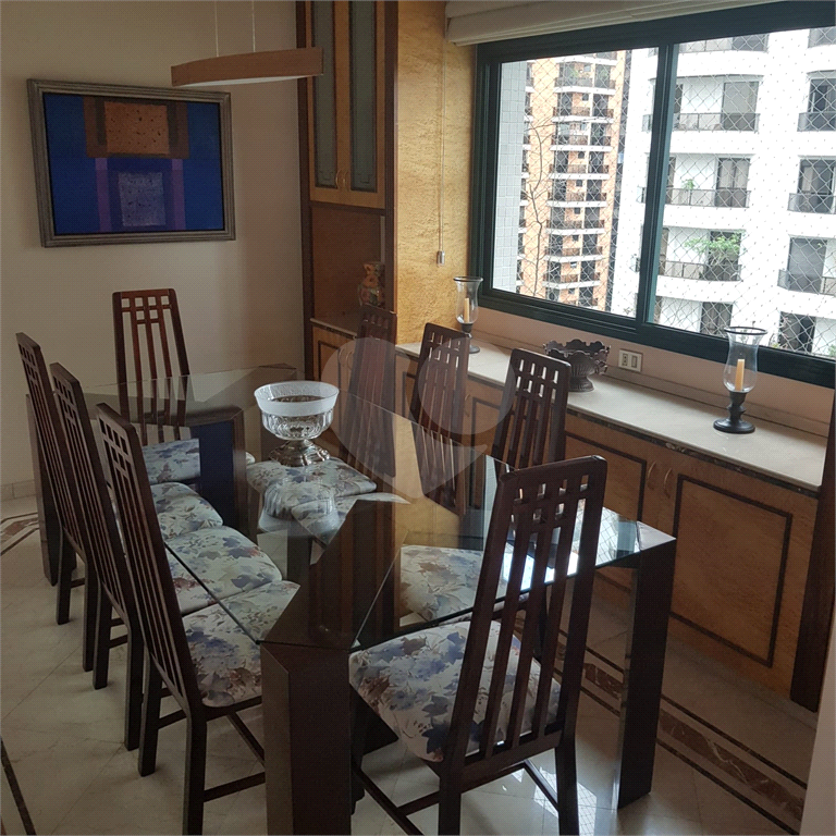 Apartamento maravilhoso com 168 M2 com 03 dormitórios