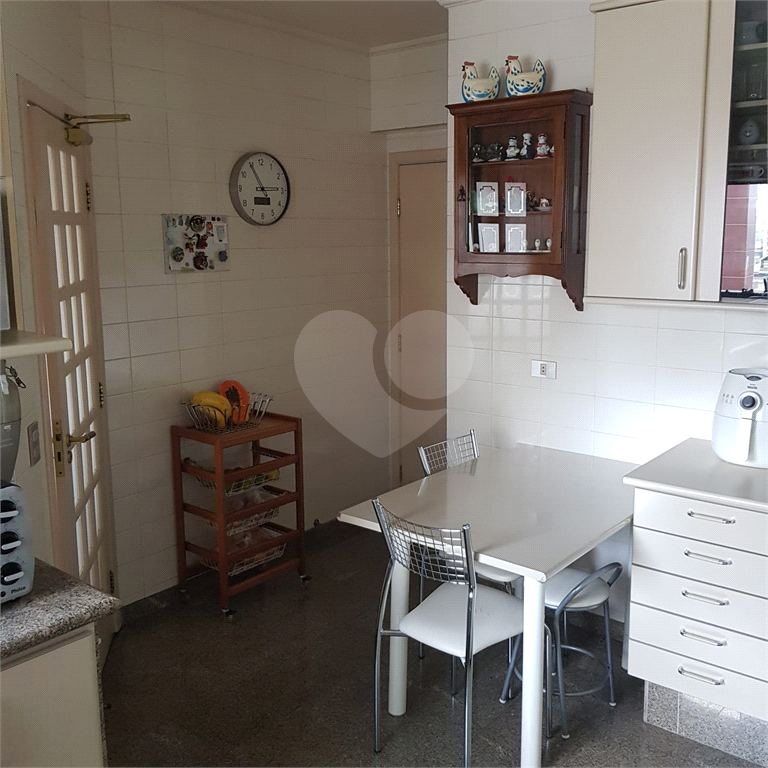 Apartamento maravilhoso com 168 M2 com 03 dormitórios