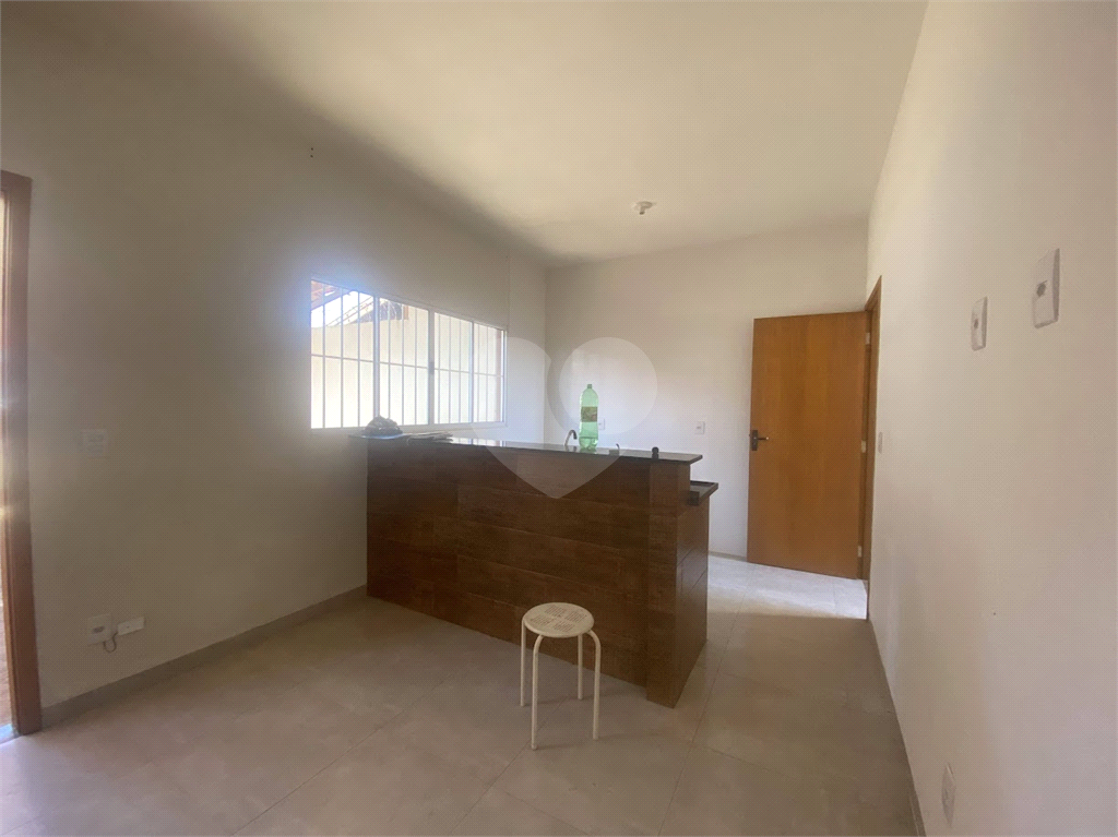 Casa à venda com 2 quartos, 100m² - Foto 1