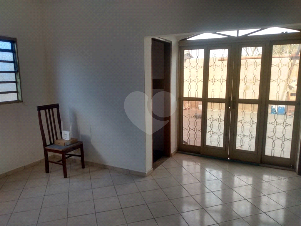 Casa à venda com 3 quartos, 130m² - Foto 1