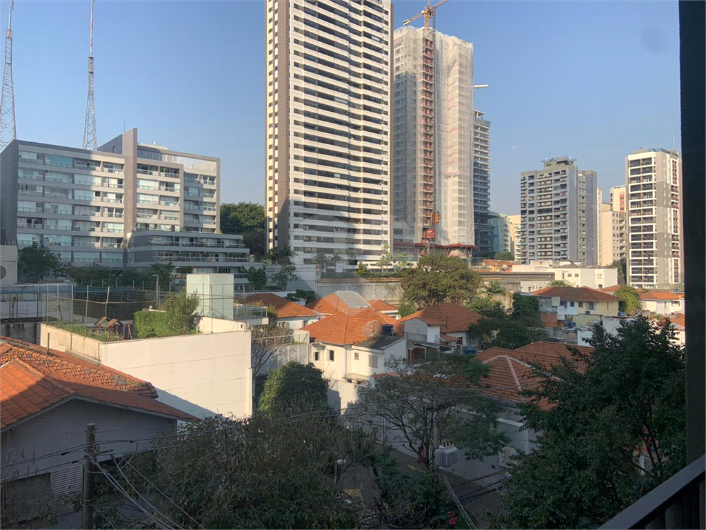 APARTAMENTO em PINHEIROS