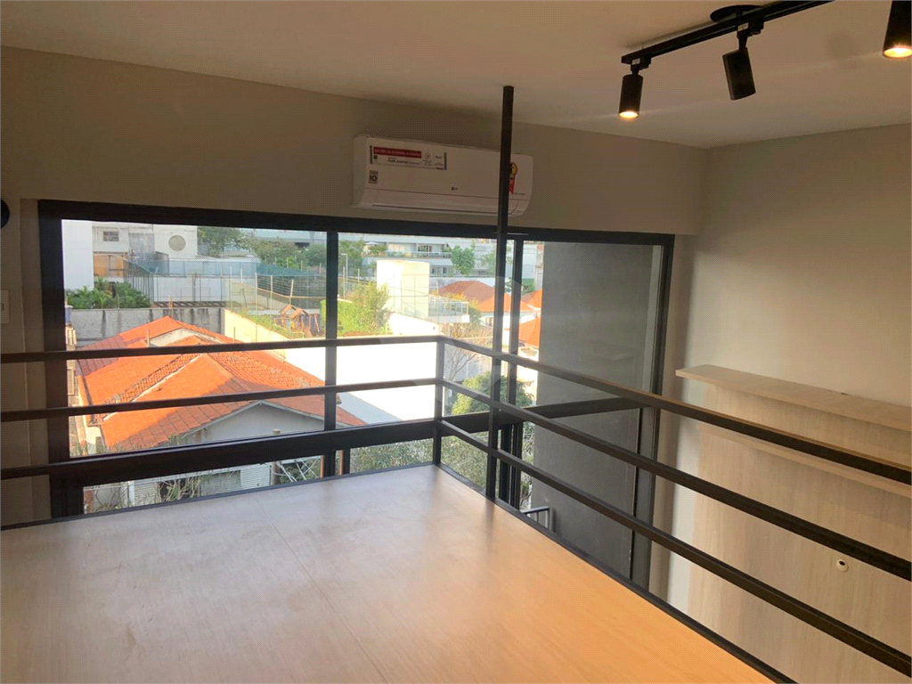 APARTAMENTO em PINHEIROS
