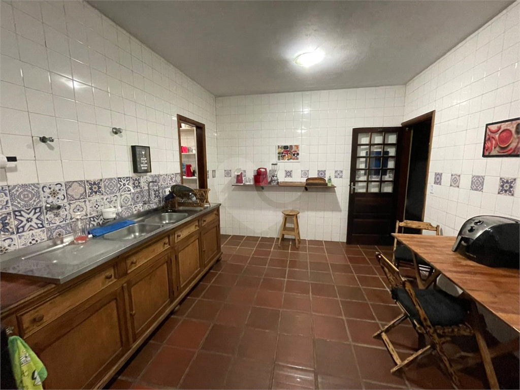 Fazenda - São Lourenço - 6 dormitórios - 1 suíte - 3 banheiros - 10 vagas - 2 salas 