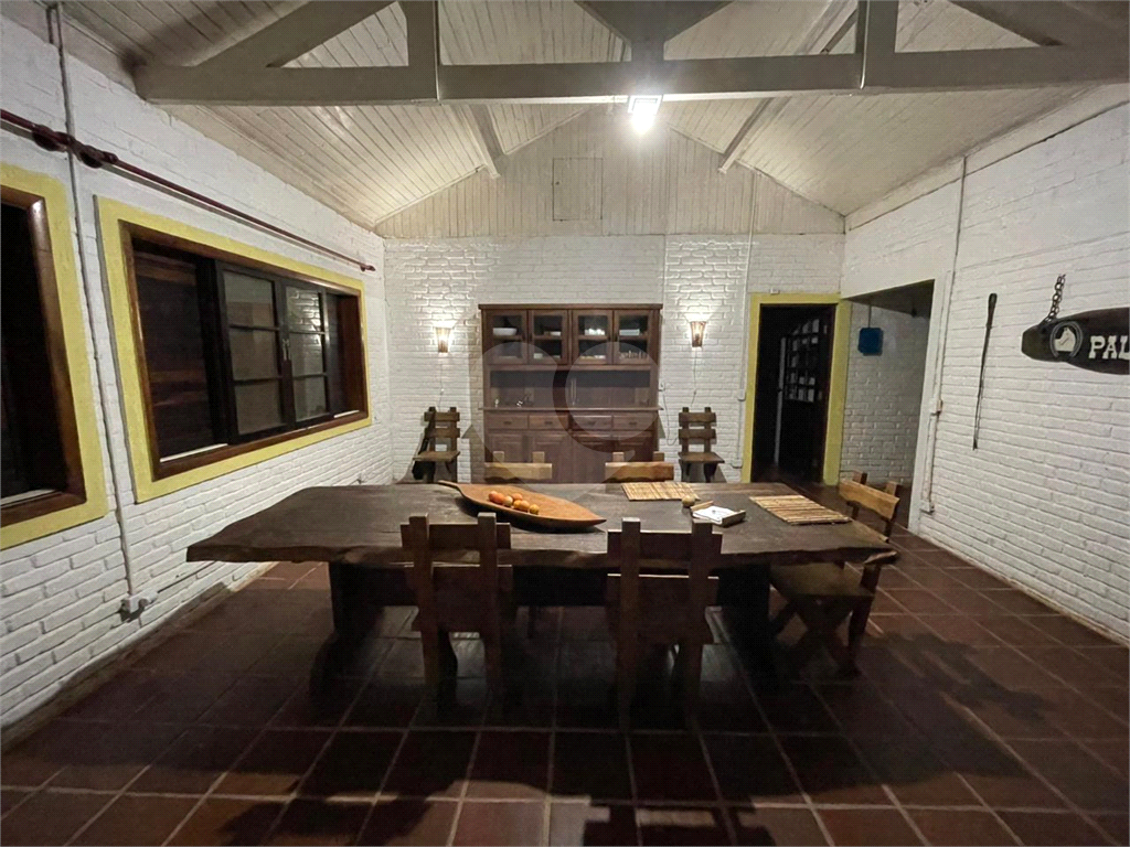 Fazenda - São Lourenço - 6 dormitórios - 1 suíte - 3 banheiros - 10 vagas - 2 salas 