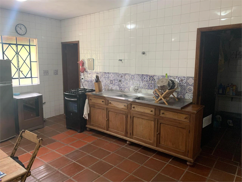 Fazenda - São Lourenço - 6 dormitórios - 1 suíte - 3 banheiros - 10 vagas - 2 salas 