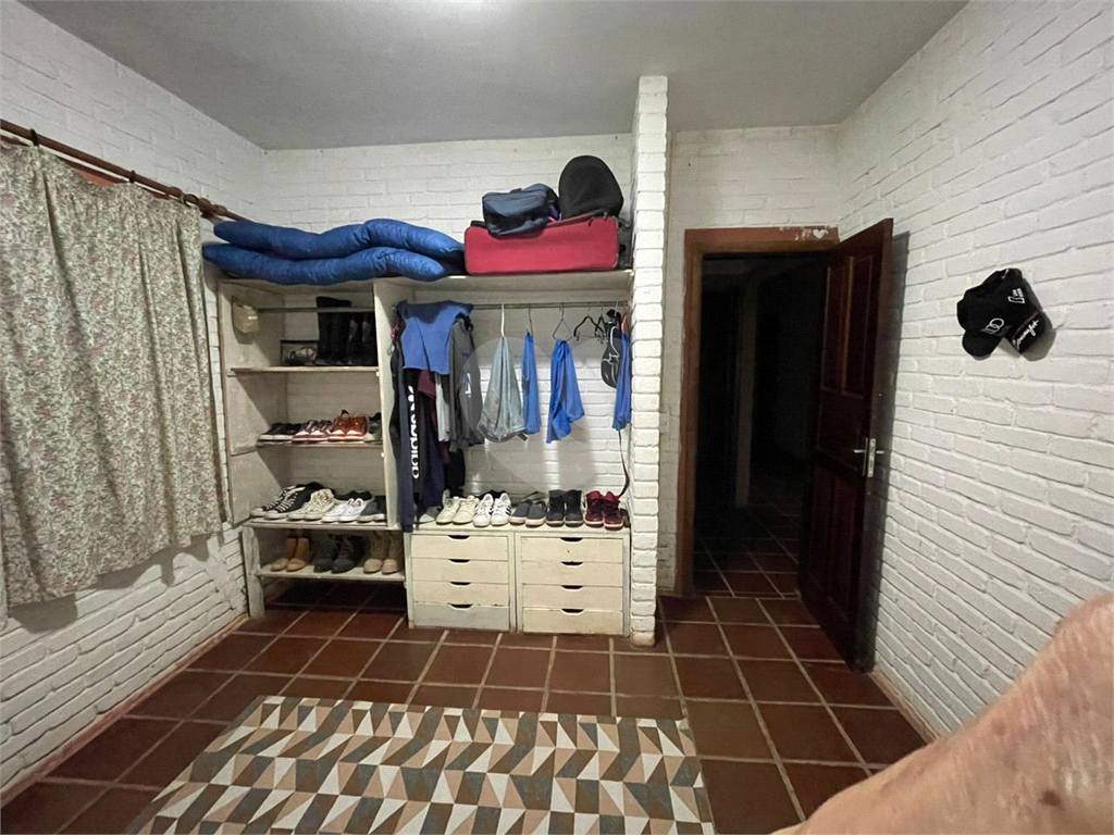 Fazenda - São Lourenço - 6 dormitórios - 1 suíte - 3 banheiros - 10 vagas - 2 salas 