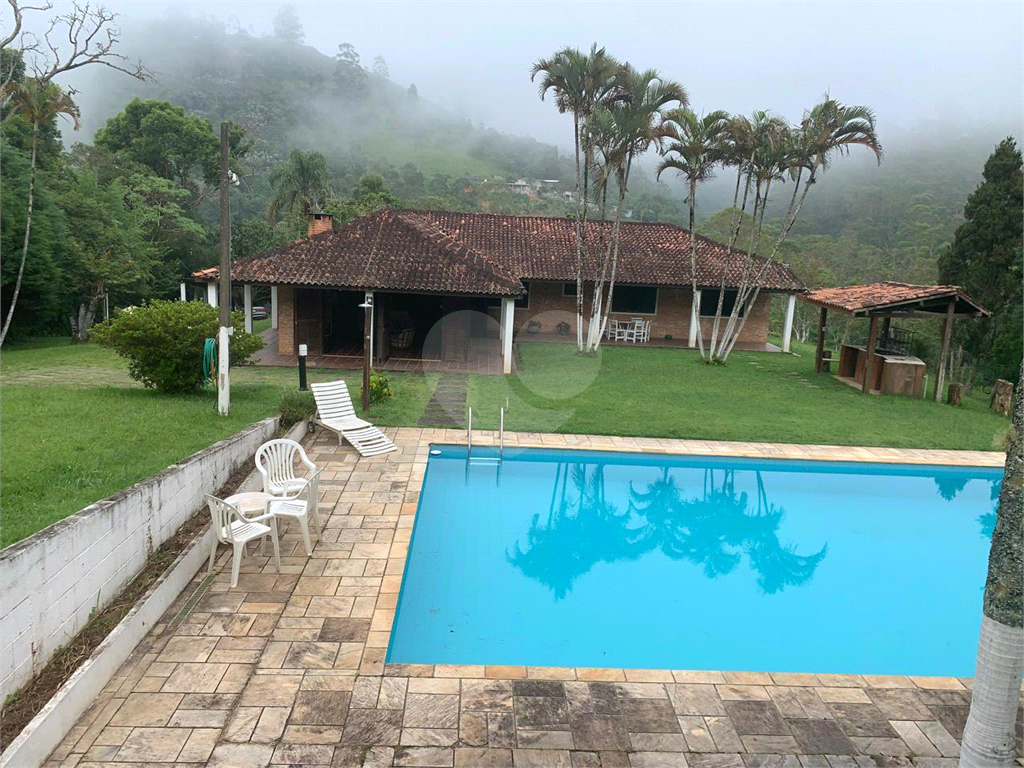 Fazenda - São Lourenço - 6 dormitórios - 1 suíte - 3 banheiros - 10 vagas - 2 salas 