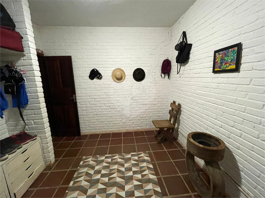 Fazenda - São Lourenço - 6 dormitórios - 1 suíte - 3 banheiros - 10 vagas - 2 salas 