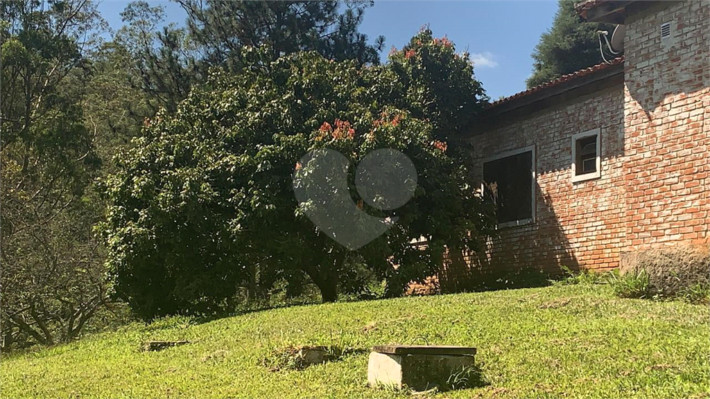 Fazenda - São Lourenço - 6 dormitórios - 1 suíte - 3 banheiros - 10 vagas - 2 salas 