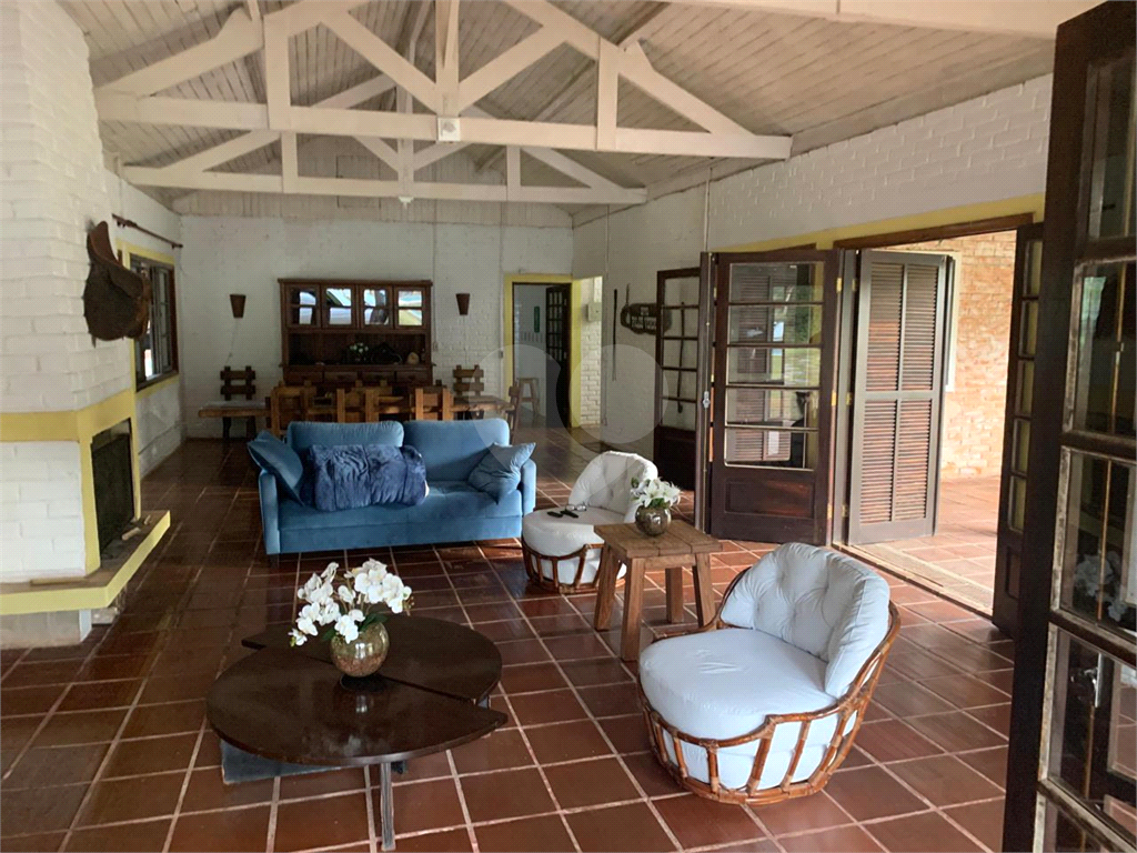Fazenda - São Lourenço - 6 dormitórios - 1 suíte - 3 banheiros - 10 vagas - 2 salas 