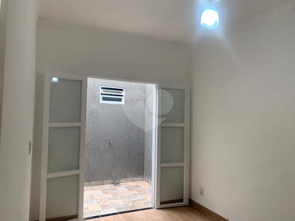 Casa à venda com 2 quartos, 107m² - Foto 1