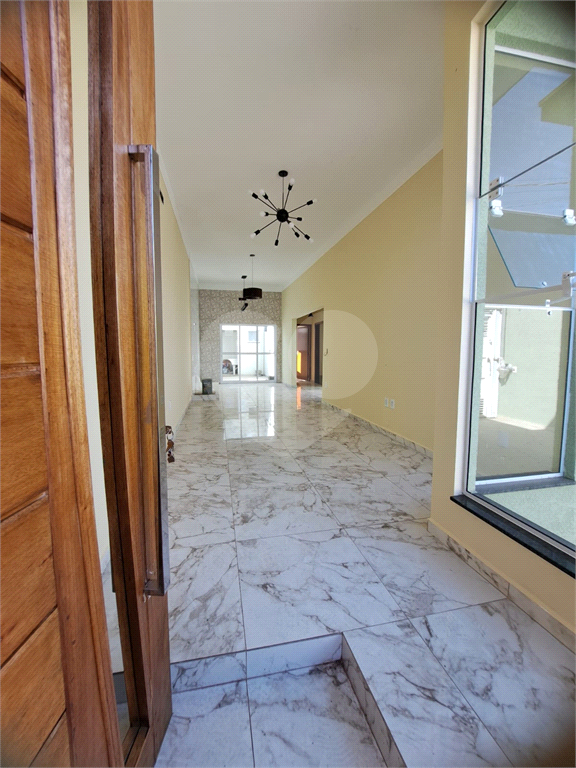 Linda casa á venda com 2 dormitorios na cidade de Bragança Paulista-SP