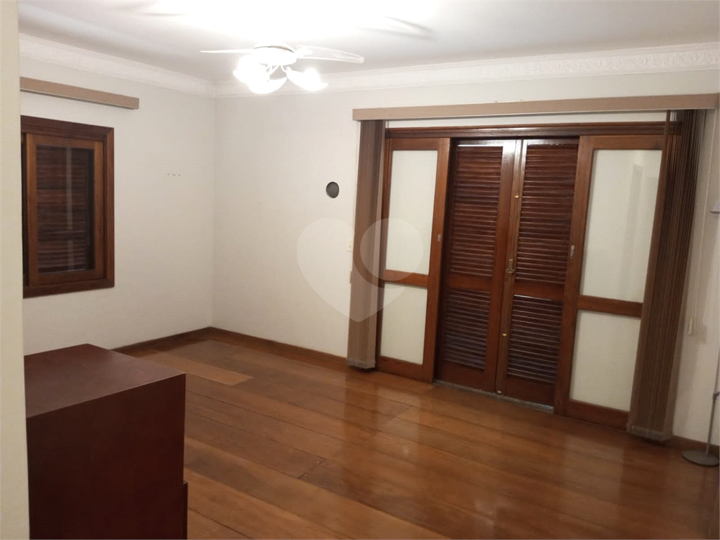 Casa de Condomínio à venda com 3 quartos, 250m² - Foto 17