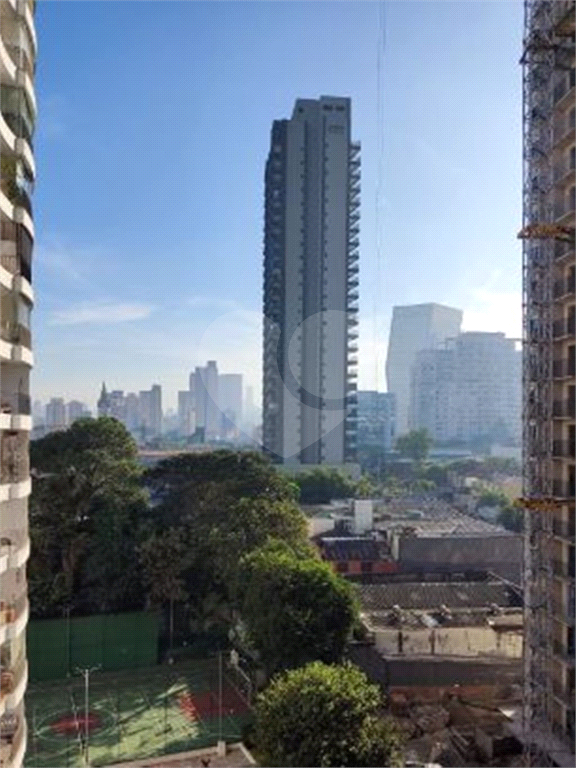 APARTAMENTO em PINHEIROS