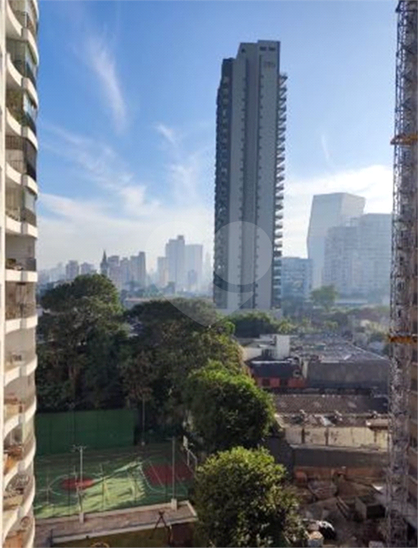 APARTAMENTO em PINHEIROS