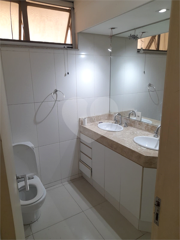 Apartamento à venda com 3 quartos, 150m² - Foto 3