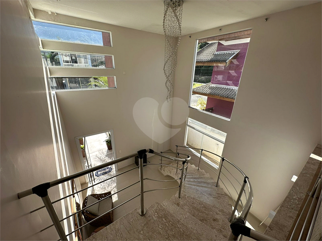Casa a venda em Caraguatatuba com 5 quartos e piscina
