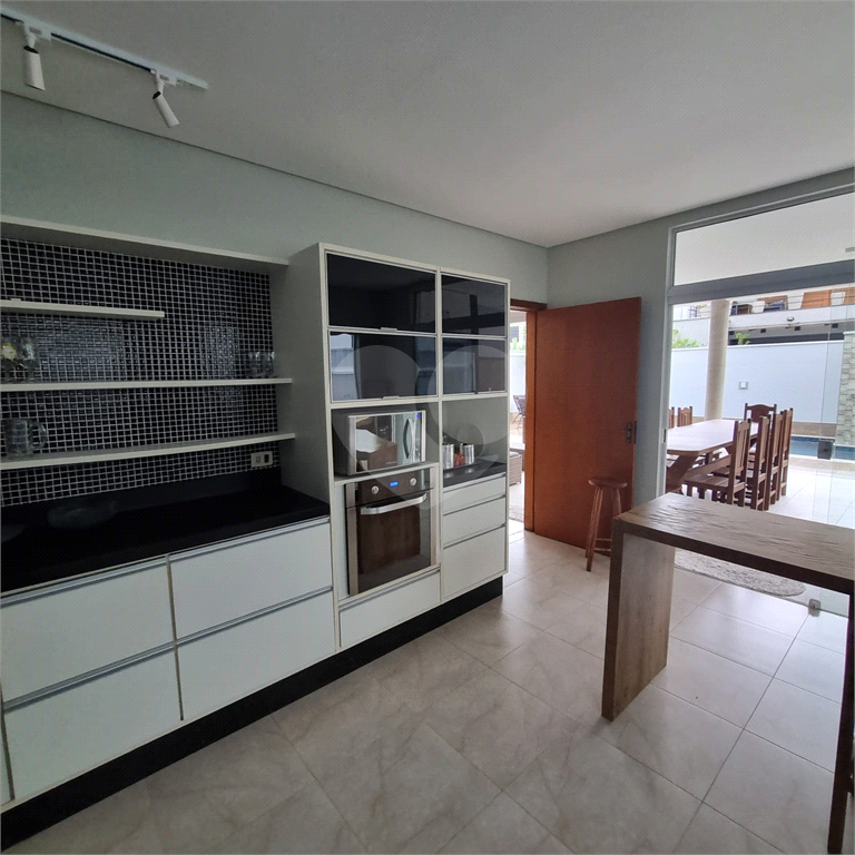Casa a venda em Caraguatatuba com 5 quartos e piscina