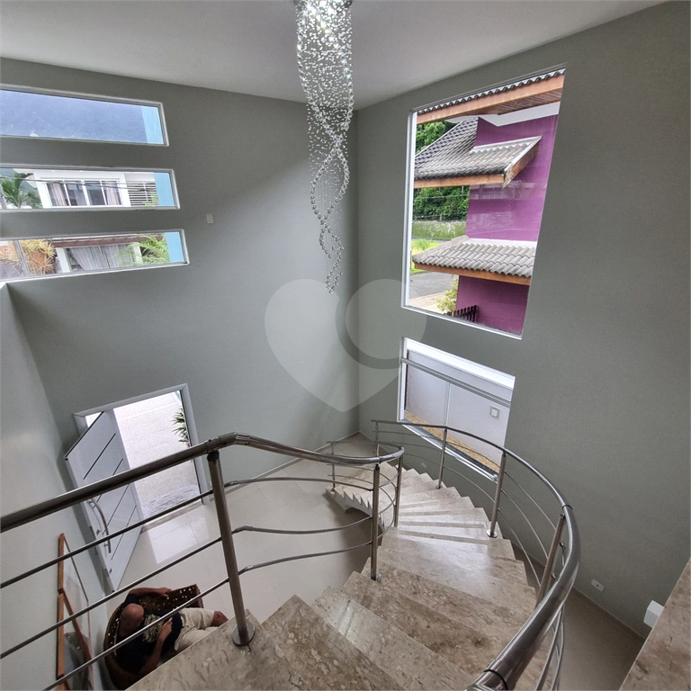 Casa a venda em Caraguatatuba com 5 quartos e piscina