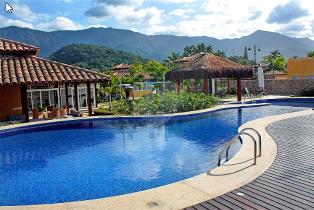 Casa a venda em Caraguatatuba com 5 quartos e piscina