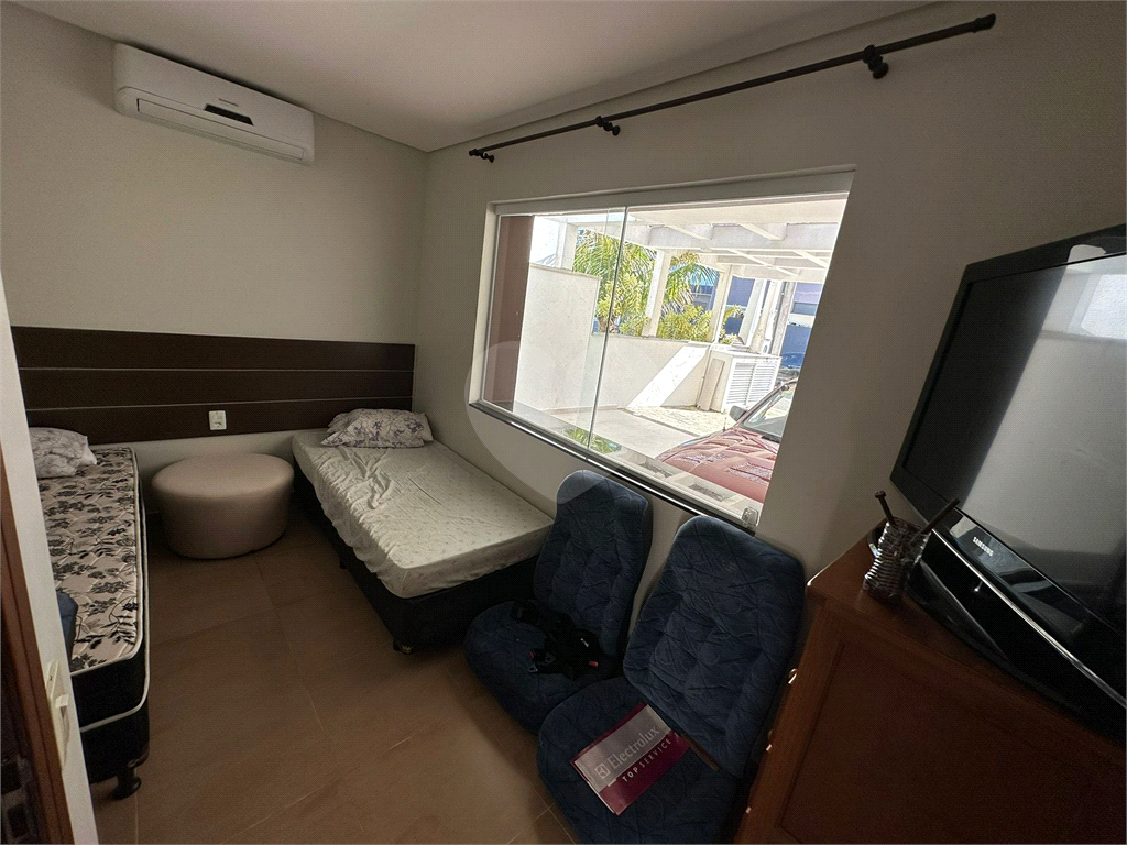 Casa a venda em Caraguatatuba com 5 quartos e piscina