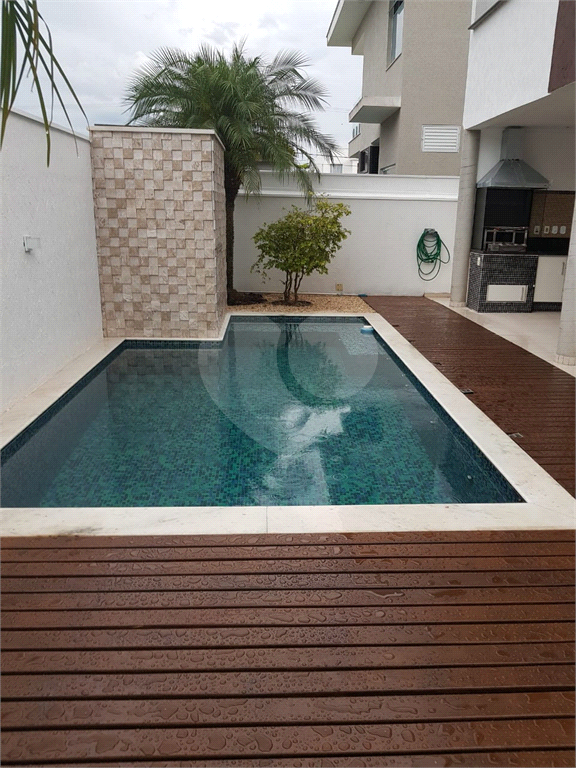 Casa a venda em Caraguatatuba com 5 quartos e piscina