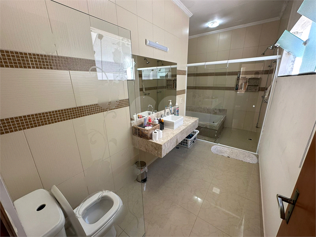 Casa a venda em Caraguatatuba com 5 quartos e piscina