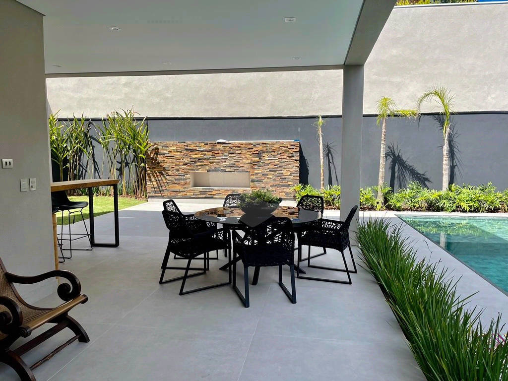 Casa térrea à venda no Residencial Alpha 1 - PORTEIRA FECHADA.