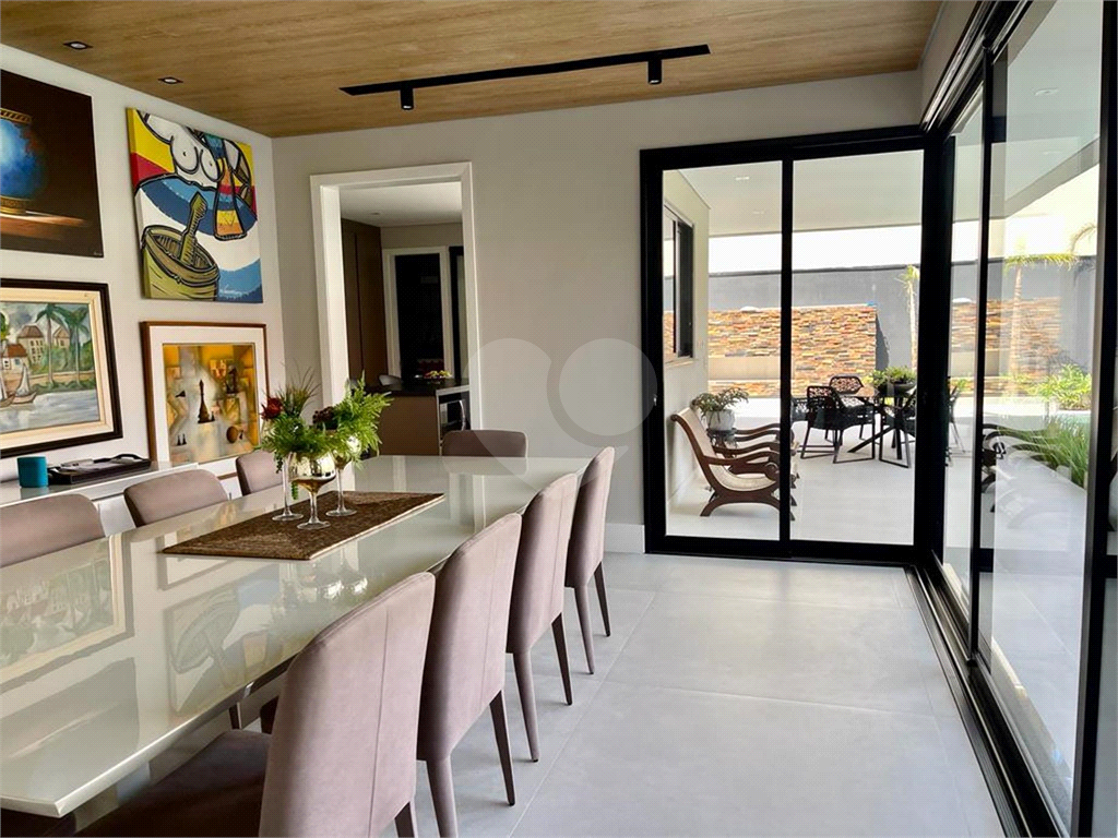 Casa térrea à venda no Residencial Alpha 1 - PORTEIRA FECHADA.