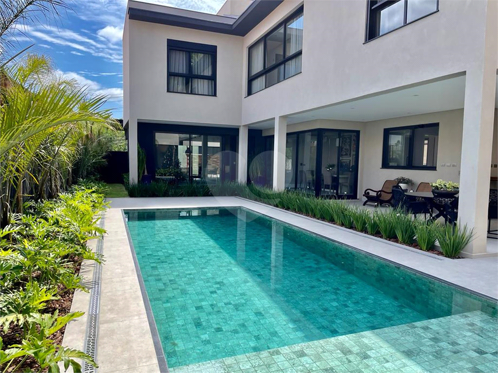 Casa térrea à venda no Residencial Alpha 1 - PORTEIRA FECHADA.