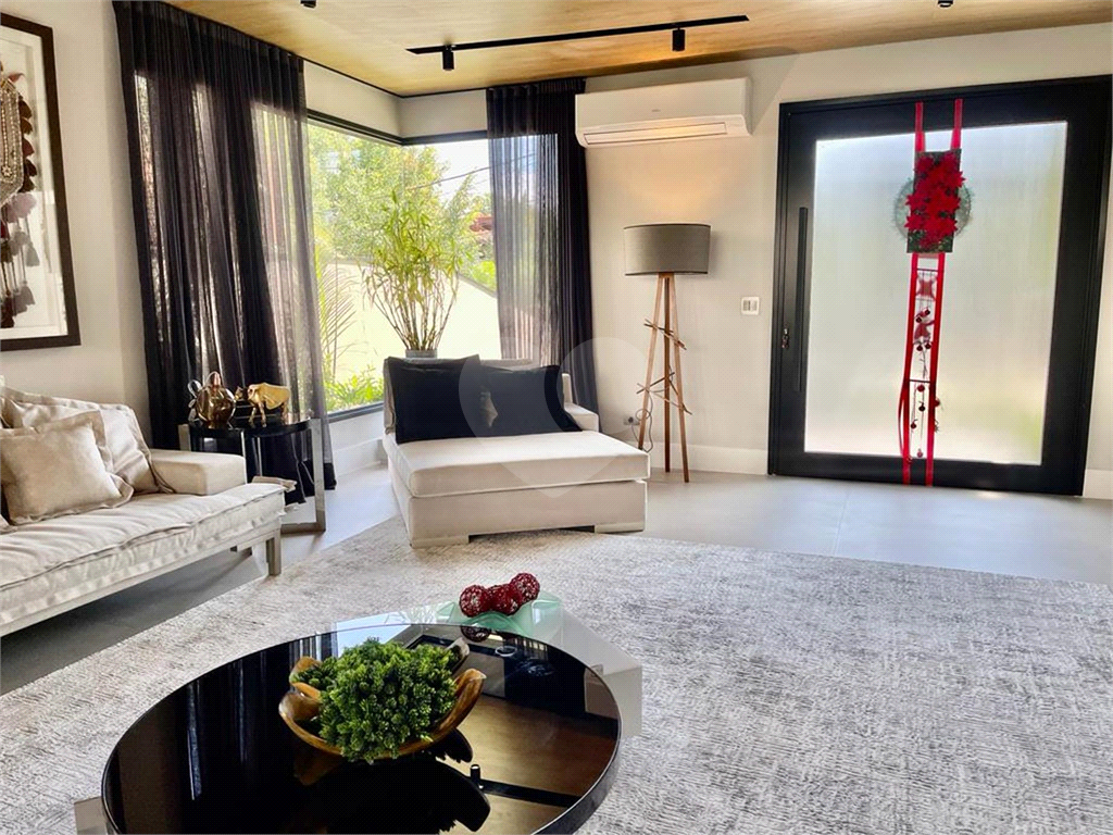 Casa térrea à venda no Residencial Alpha 1 - PORTEIRA FECHADA.