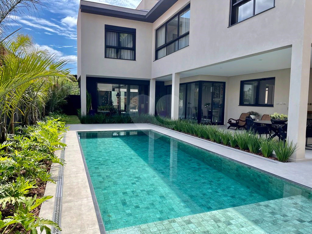 Casa térrea à venda no Residencial Alpha 1 - PORTEIRA FECHADA.