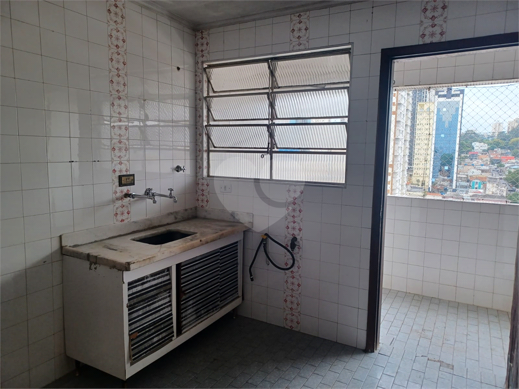 Apartamento, bem localizado na Zona Norte, no bairro de Santana, próximo ao metrô, 7 minutos a pé.
