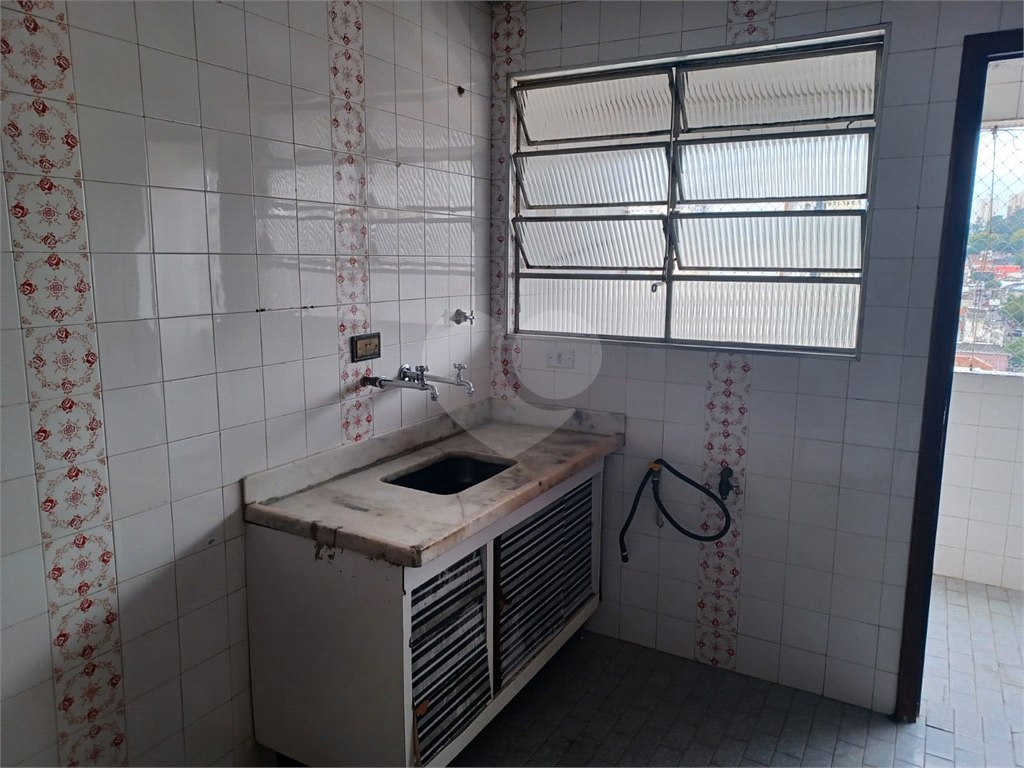 Apartamento, bem localizado na Zona Norte, no bairro de Santana, próximo ao metrô, 7 minutos a pé.
