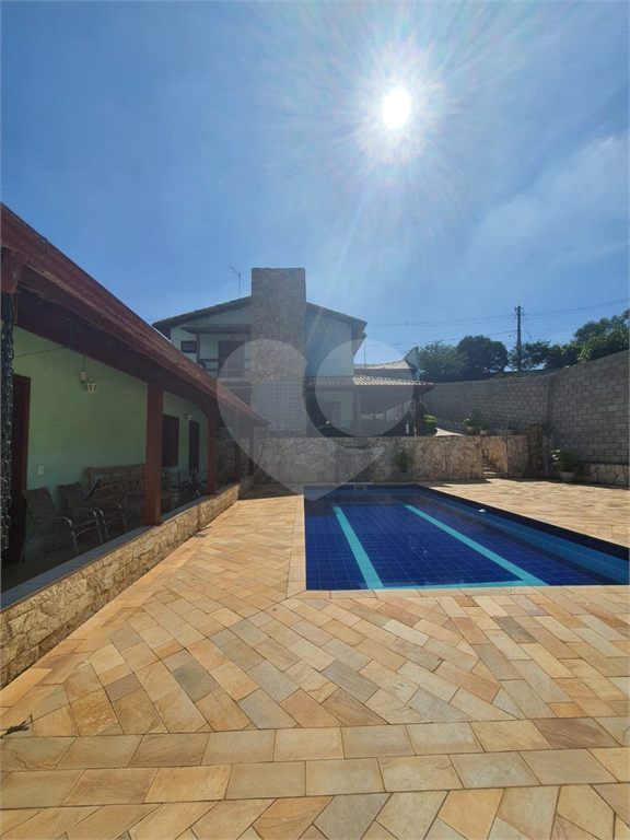 Casa à venda com 3 quartos, 308m² - Foto 1