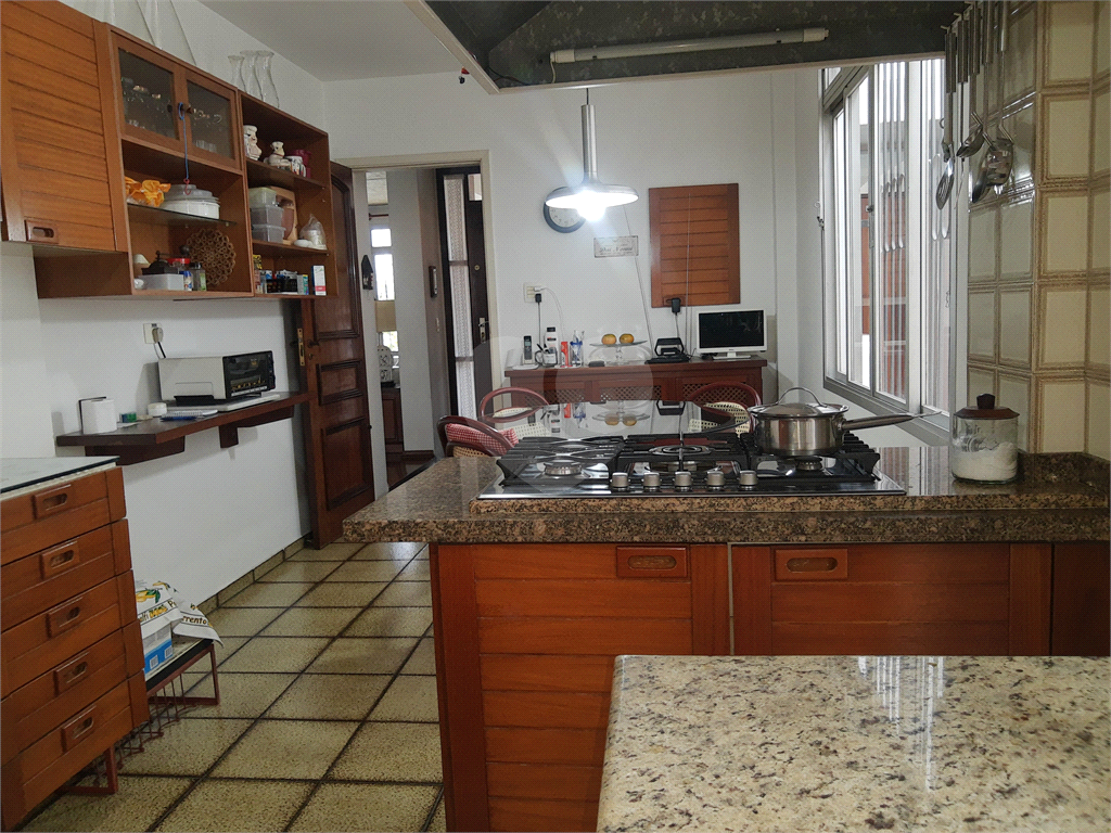 SOBRADO EM VILA