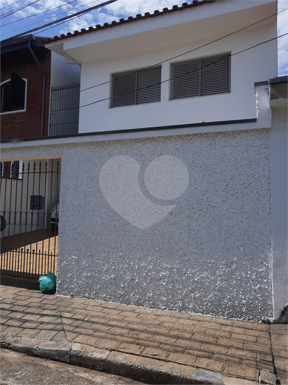 SOBRADO EM VILA