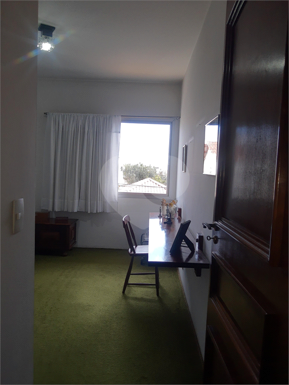 SOBRADO EM VILA