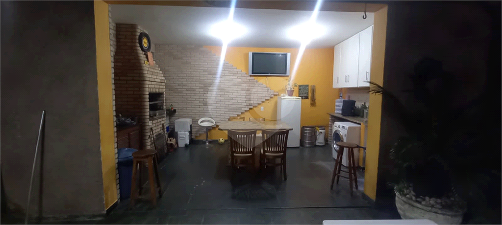 Sobrado à venda com 4 quartos, 214m² - Foto 1