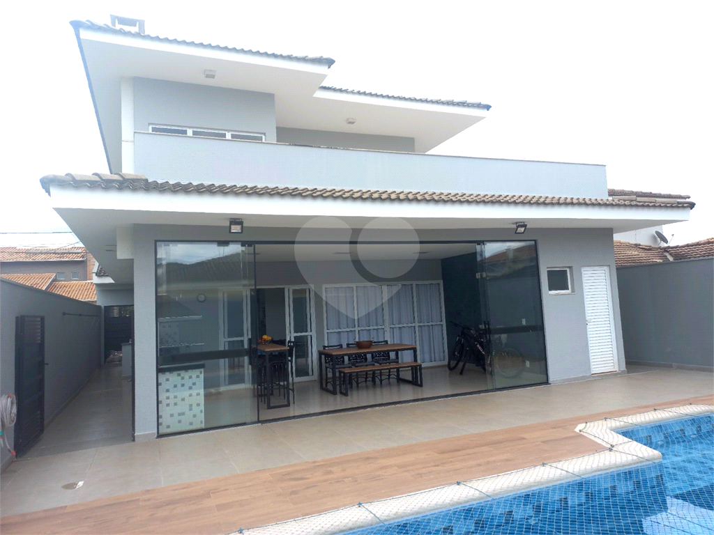 Casa de Condomínio para alugar com 3 quartos, 290m² - Foto 2